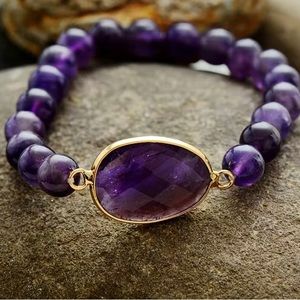 Natural Amethyst and bead bracelet. Stretch beaded Bracelet.